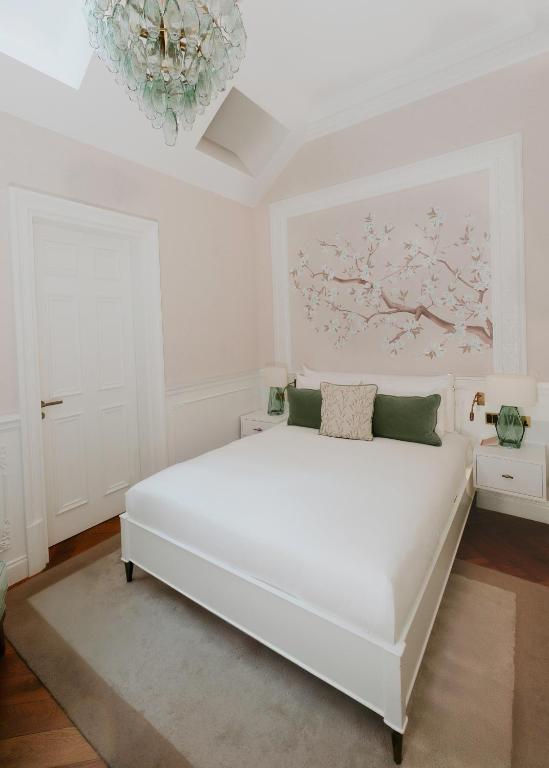 Postel nebo postele na pokoji v ubytování 2 Chesham Hotel