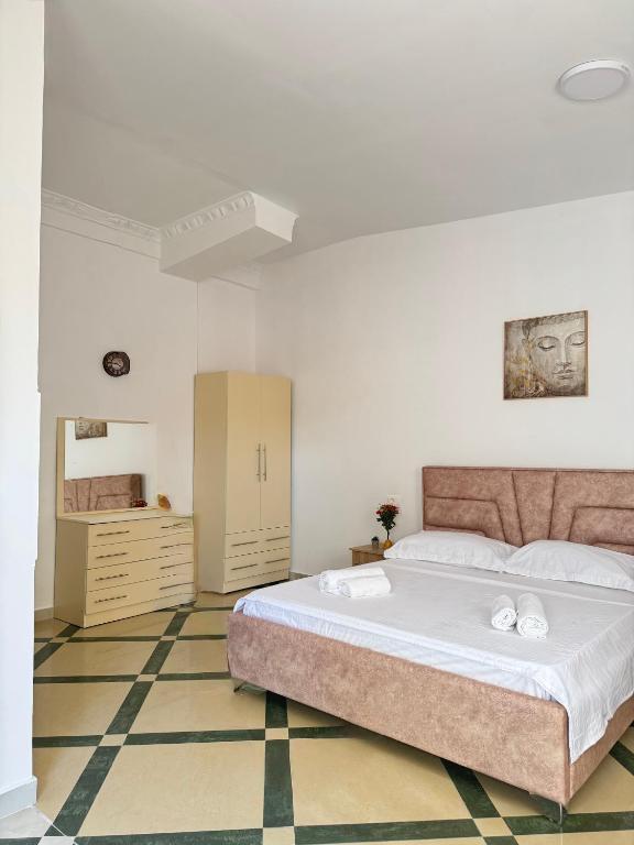 Postel nebo postele na pokoji v ubytování LM Murati Hotel