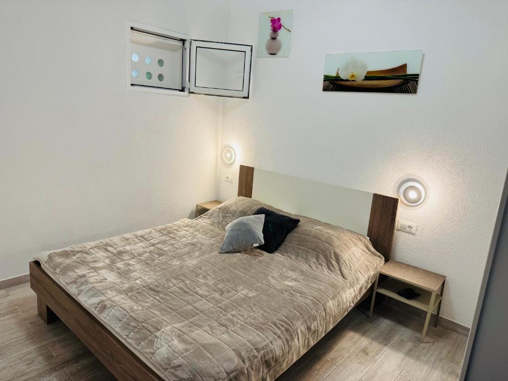 Postel nebo postele na pokoji v ubytování Apartments Luxury Oasis