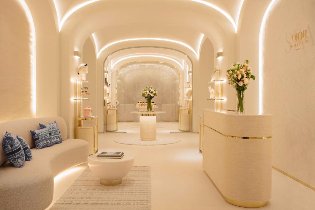 Posezení v ubytování Hôtel Plaza Athénée - Dorchester Collection