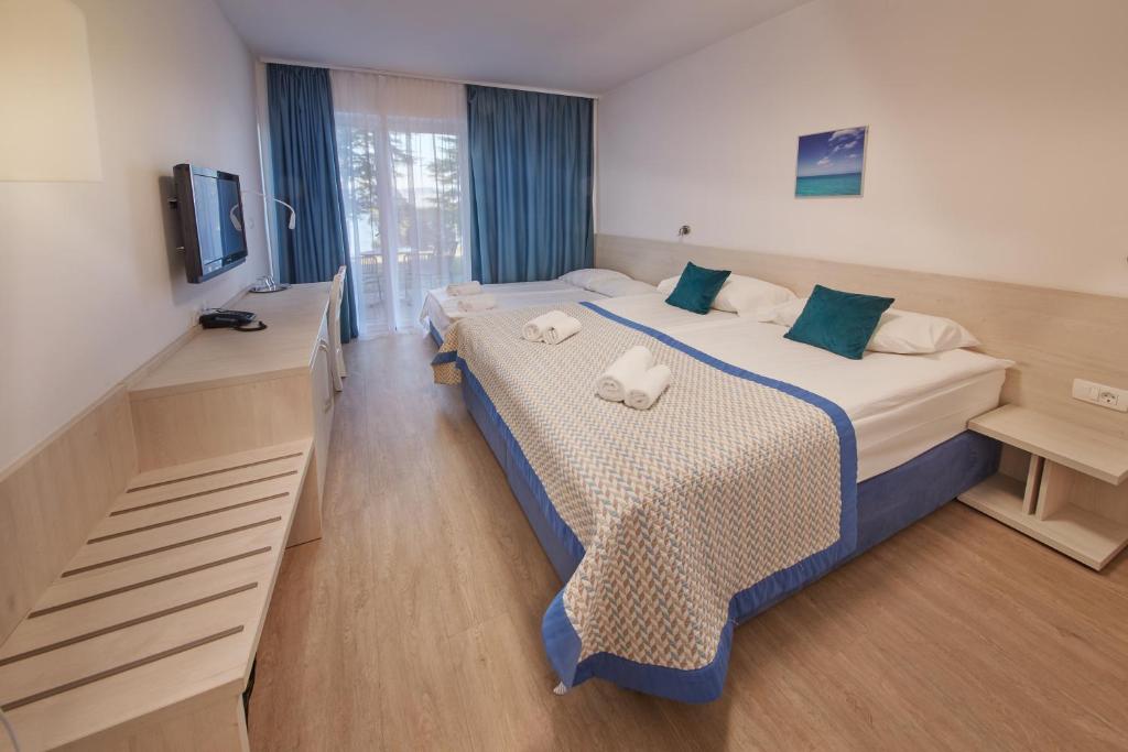 Postel nebo postele na pokoji v ubytování Villas with Balcony or Terrace - Hotel & Resort Adria Ankaran