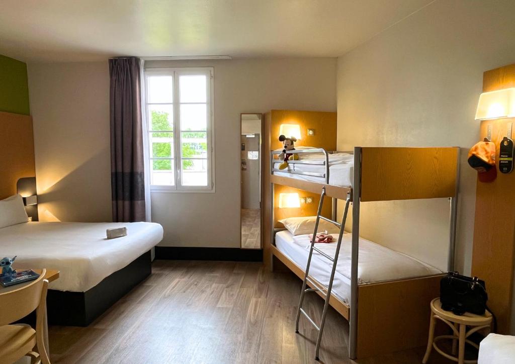 B&B HOTEL près de Disneyland Paris photo