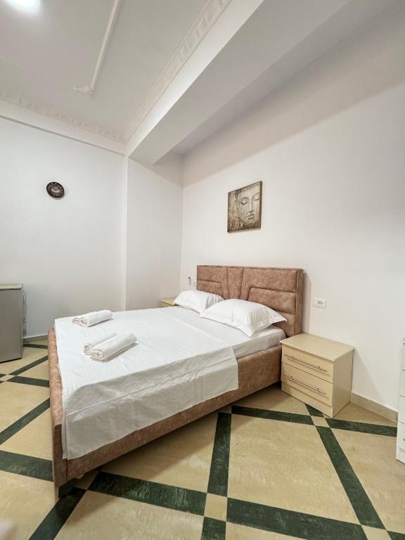 Postel nebo postele na pokoji v ubytování LM Murati Hotel