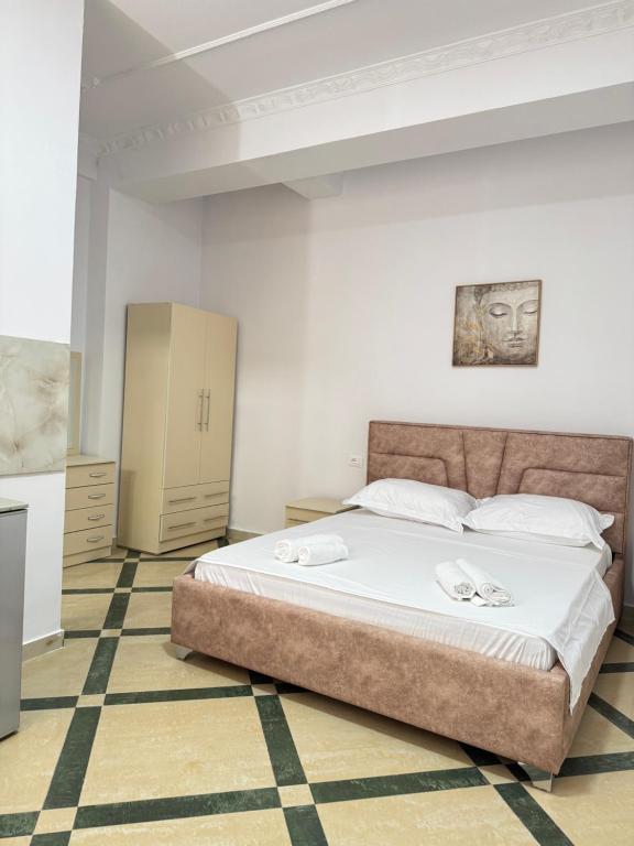 Postel nebo postele na pokoji v ubytování LM Murati Hotel