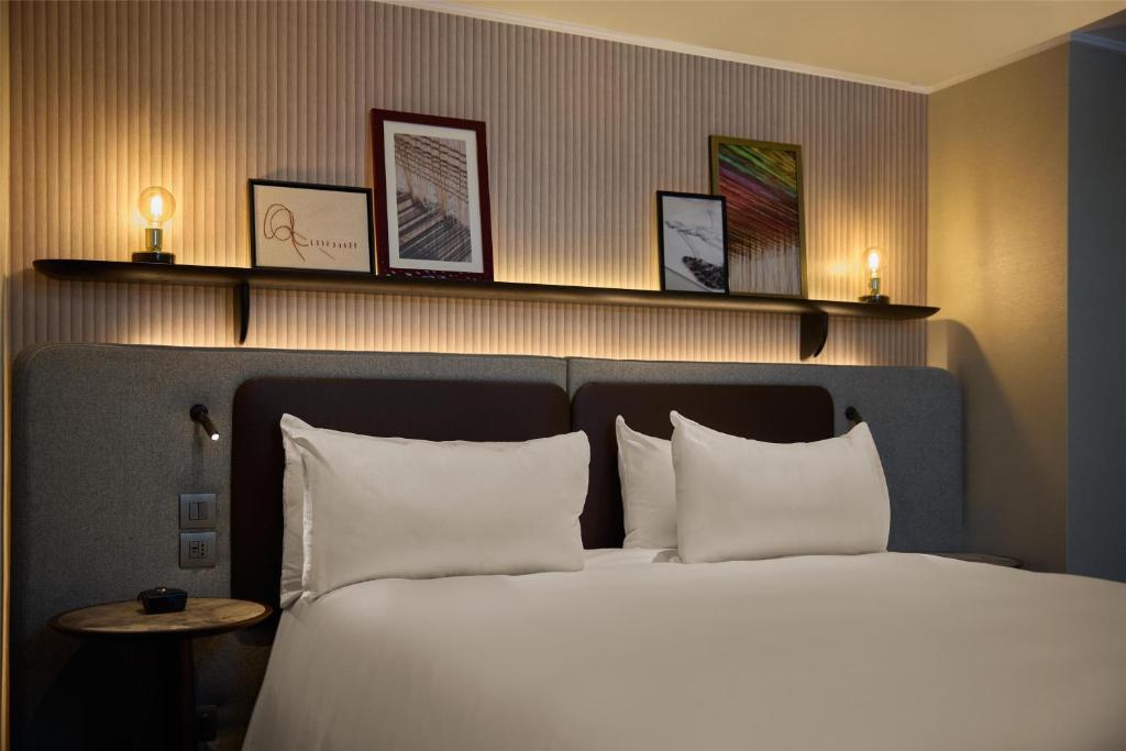 Postel nebo postele na pokoji v ubytování Hilton Milan