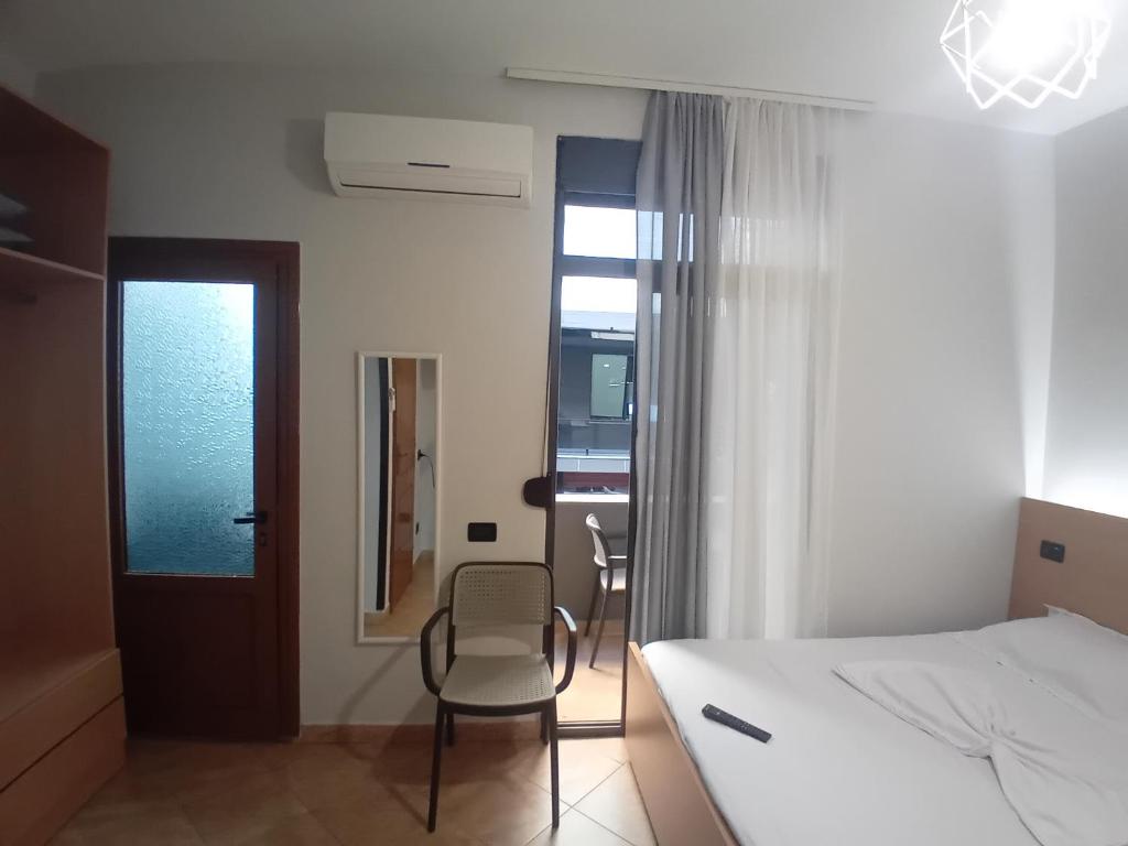 Postel nebo postele na pokoji v ubytování Zina Rooms 1 minute away from the beach