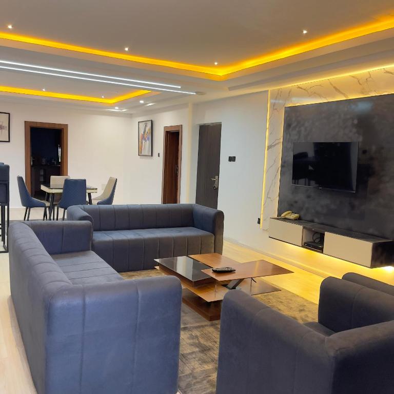 Televisyen dan/atau pusat hiburan di Vulcan Suites, Dakala