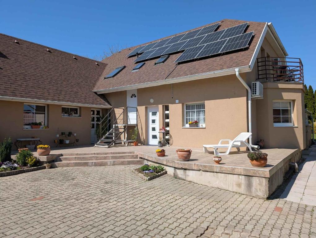 Budova, v ktorej sa dovolenkový dom nachádza