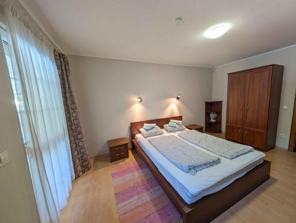 Posteľ alebo postele v izbe v ubytovaní Holiday home in Siofok - Balaton 35459