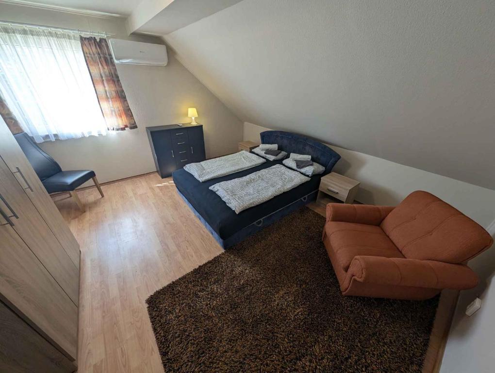 Posteľ alebo postele v izbe v ubytovaní Holiday home in Siofok - Balaton 35459