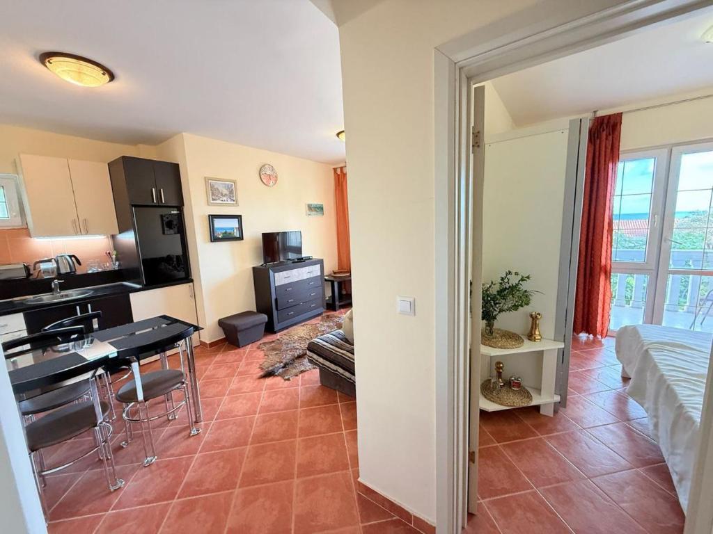 a room with a kitchen and a living room at Cozy apartment with sea view in Petrovac na Moru