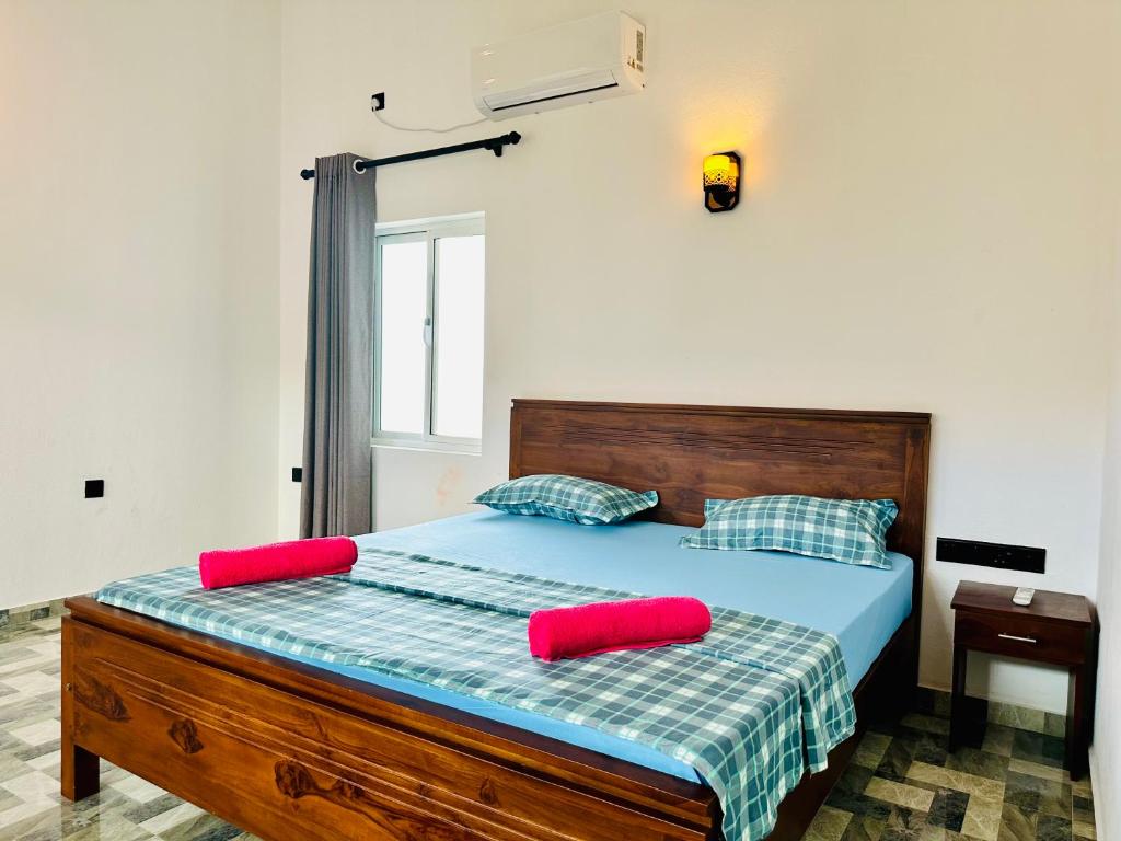 Postel nebo postele na pokoji v ubytování Sea Breeze Hotel