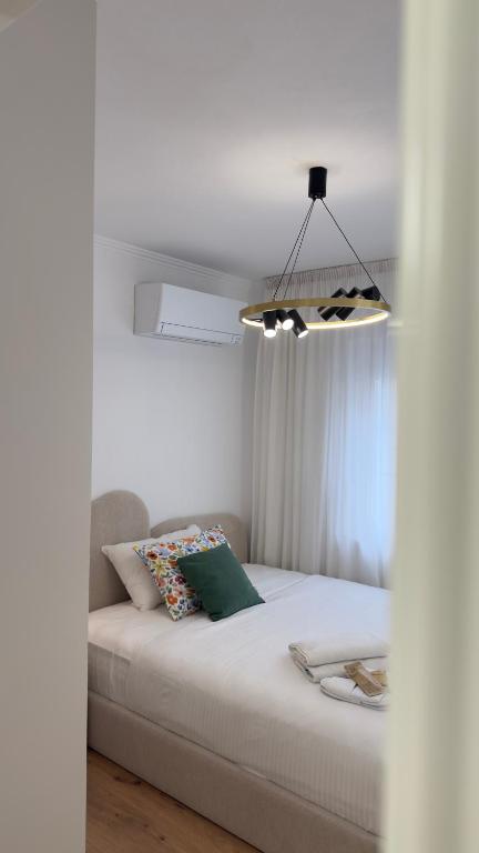 Postel nebo postele na pokoji v ubytování Pogradec Luxe Apartment