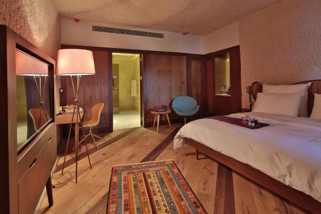 Deluxe Cave Room