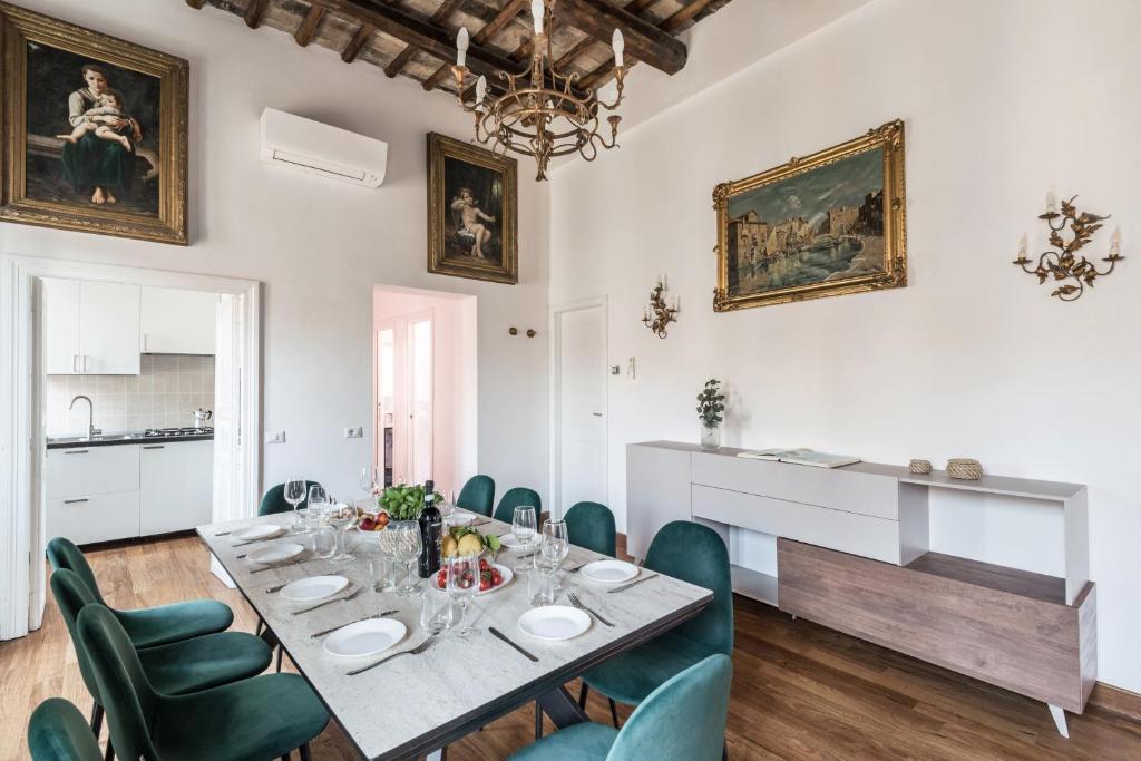 The Best Rent - Spacious multi-room apartment on Via Cavour