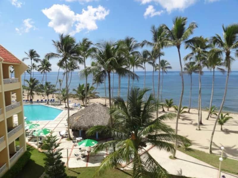 a view of the beach from the balcony of a resort at Appartamento Albatros, Juan Dolio in Juan Dolio