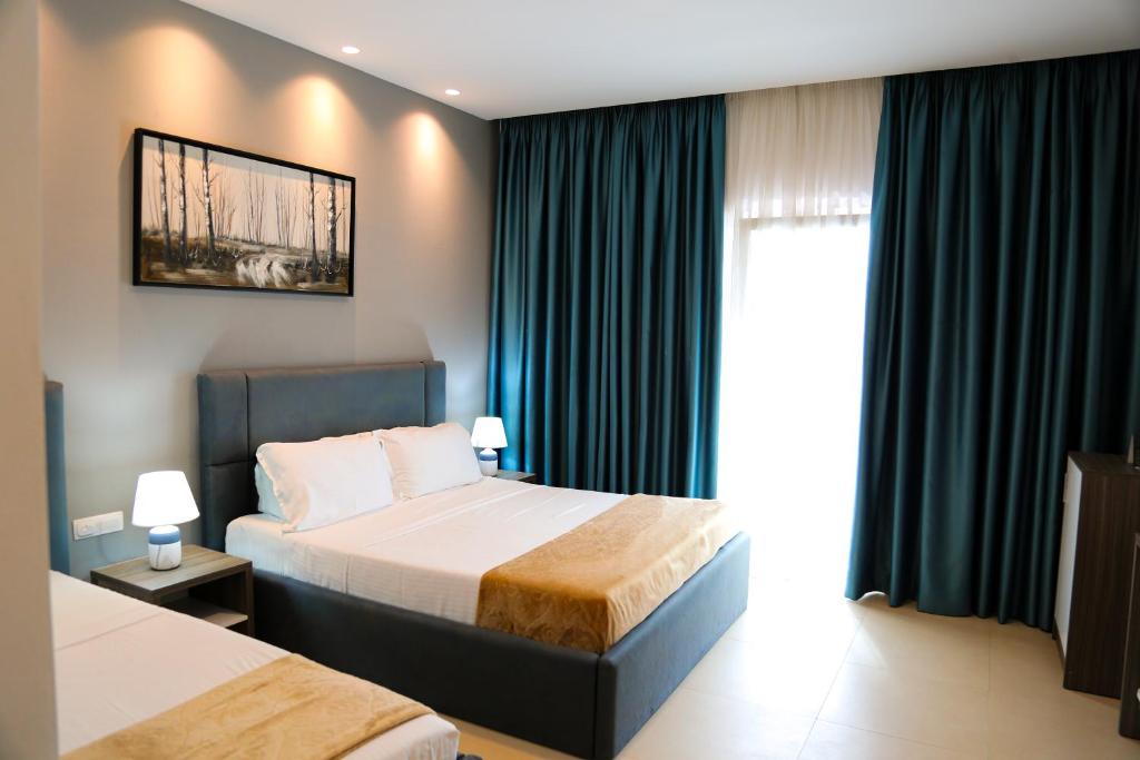 Postel nebo postele na pokoji v ubytování Atrium Deluxe Resort