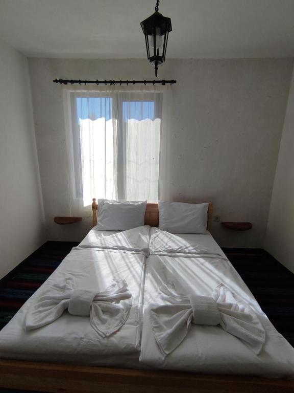 Galeriebild der Unterkunft Кулинарна къща за гости СОФРИЦА in Hvoyna