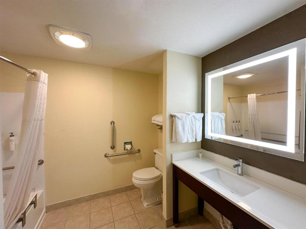 Koupelna v ubytování Sonesta Essential Hotels Overland Park