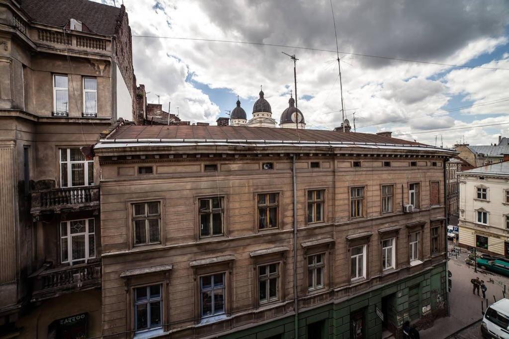 ROMANTIC Apartment - 1BR and Living Room , Old Town ,2 min to Rynok Square фото 6