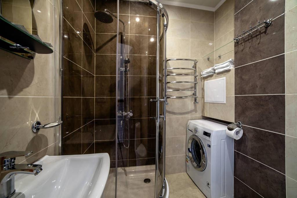ROMANTIC Apartment - 1BR and Living Room , Old Town ,2 min to Rynok Square фото 3