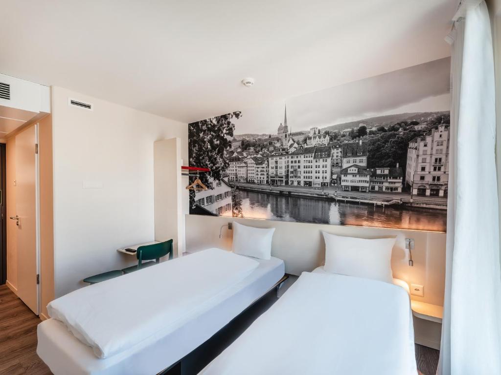 B&B HOTEL Zürich Airport客房内的一张或多张床位