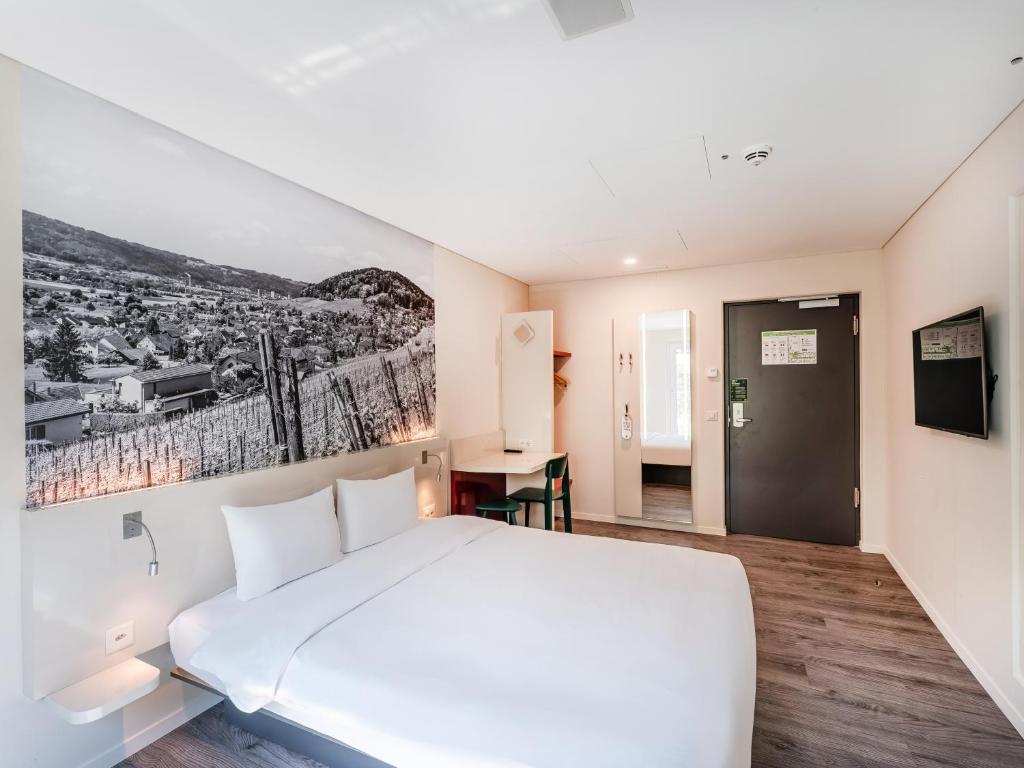 B&B HOTEL Zürich Airport客房内的一张或多张床位