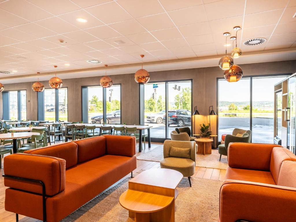 B&B HOTEL Zürich Airport的休息区