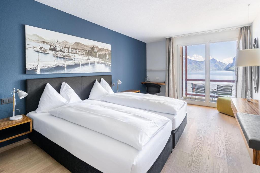 
Double Room with Balcony and Lake View
