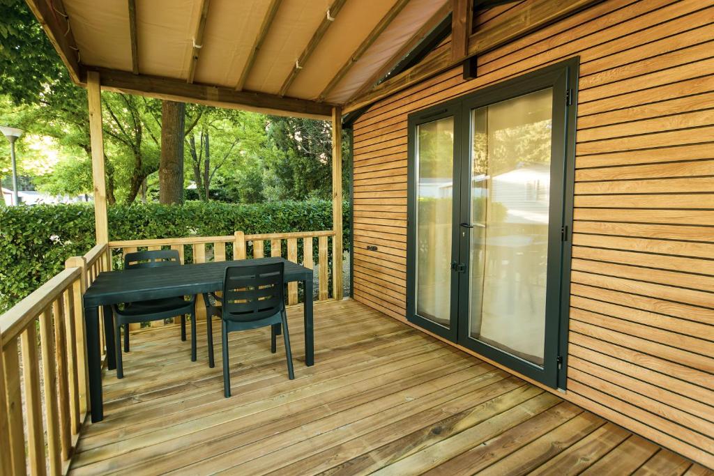 Balkón nebo terasa v ubytování Camping les Avignon - la Laune