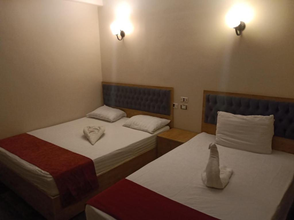 Postel nebo postele na pokoji v ubytování Town View Hotel