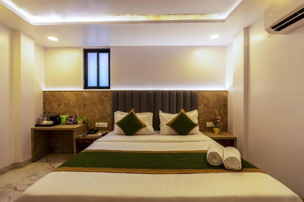 Postel nebo postele na pokoji v ubytování Hotel All In Homes - New Delhi Railway station- Paharganj