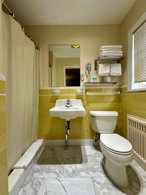 Sea Girt Lodge photo