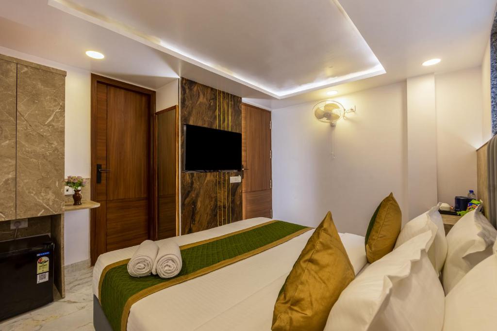 Postel nebo postele na pokoji v ubytování Hotel All In Homes - New Delhi Railway station- Paharganj