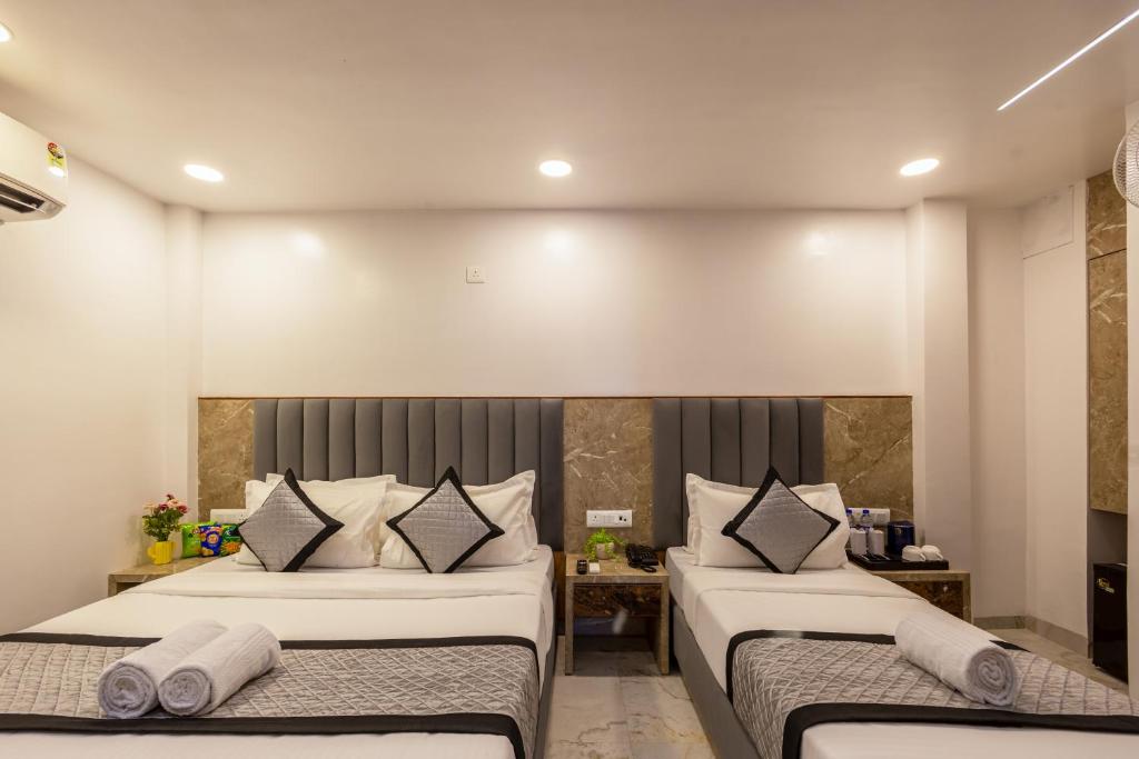 Postel nebo postele na pokoji v ubytování Hotel All In Homes - New Delhi Railway station- Paharganj