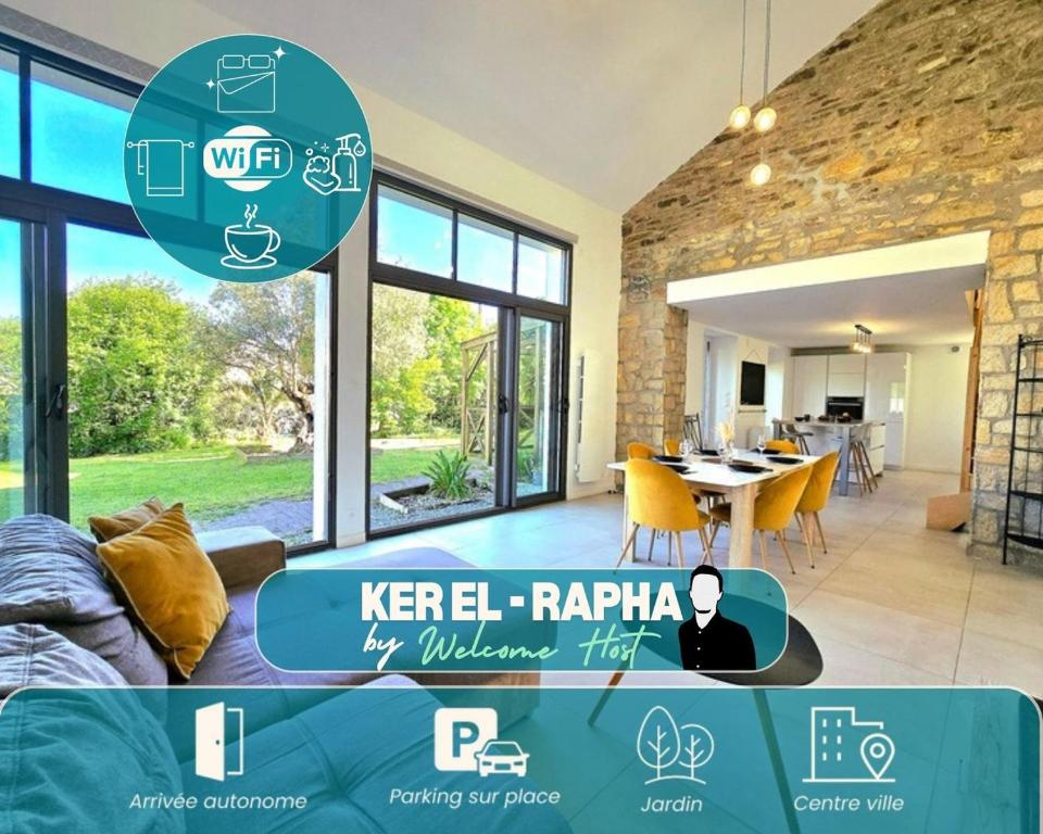 un salon avec une table et une grande fenêtre dans l'établissement Ker El-Rapha - Calme & confort familiale en ville, à Saint-Avé