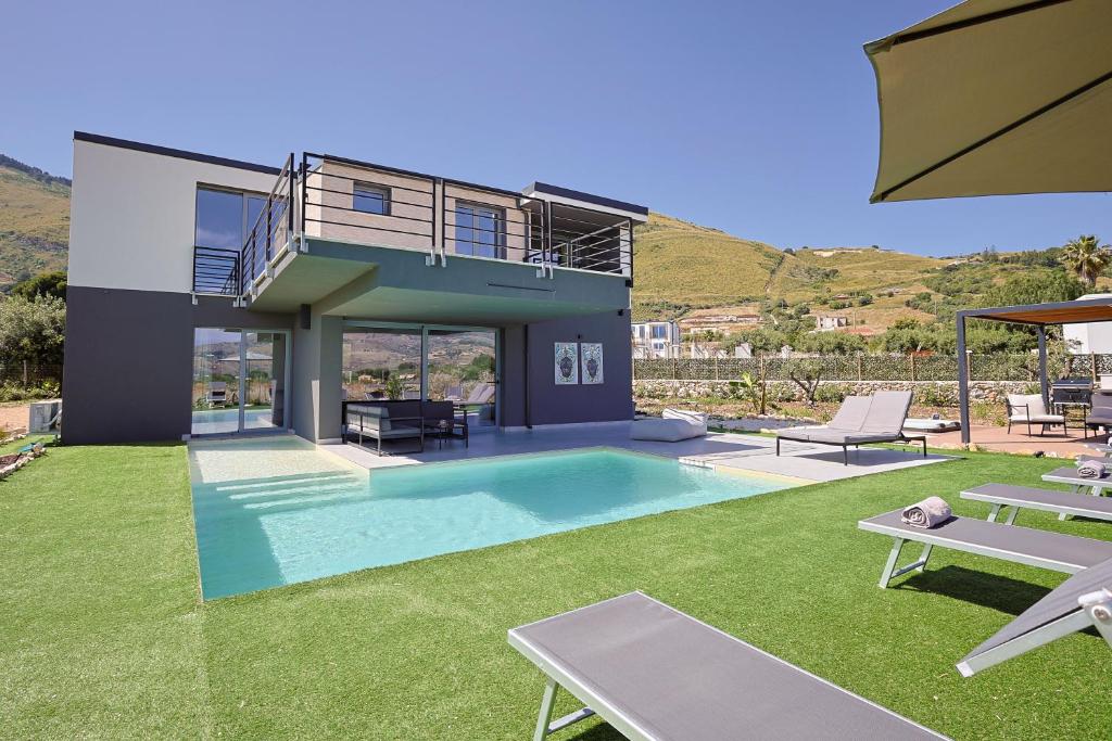une villa avec piscine et une maison dans l'établissement Dimora Masi di GN Real Escapes, à Castellammare del Golfo