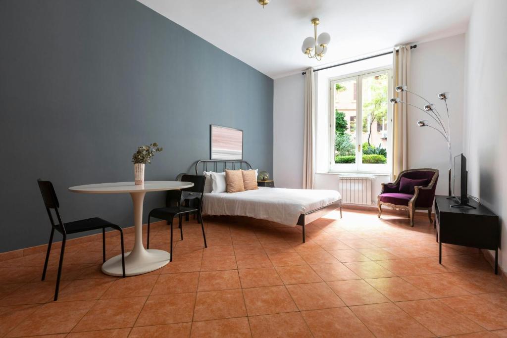 Una cama o camas en una habitación de Sonder by Marriott Bonvoy Piazza San Pietro Apartments Vaticano