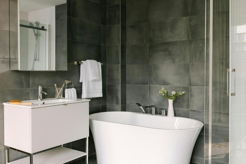 Sonder by Marriott Bonvoy Lambert Apartments Old Montreal - Resim 38