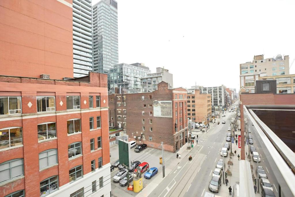 Nespecifikovaný výhled na destinaci Toronto nebo výhled na město při pohledu z hotelu