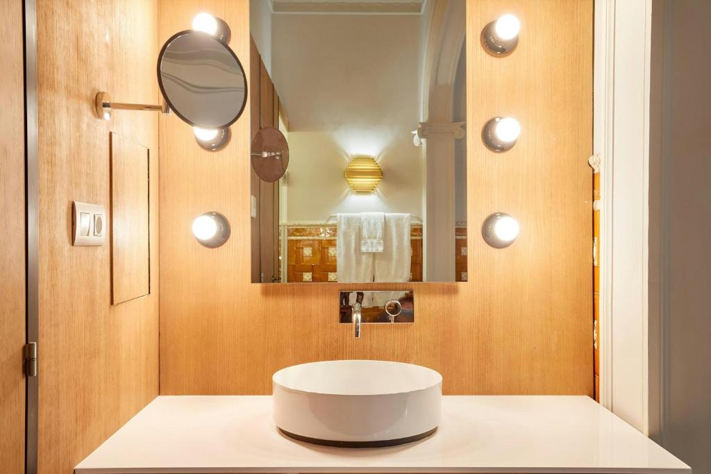 Koupelna v ubytování Le Palacete Hotel Gracia District, Sonder by Marriott Bonvoy