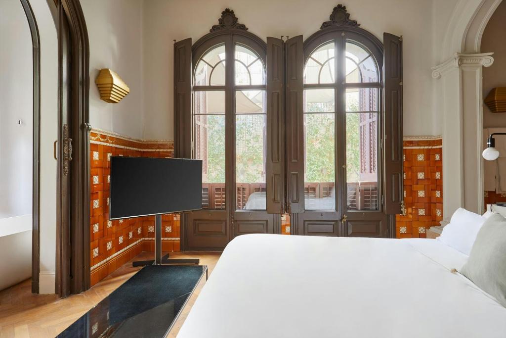 Postel nebo postele na pokoji v ubytování Le Palacete Hotel Gracia District, Sonder by Marriott Bonvoy