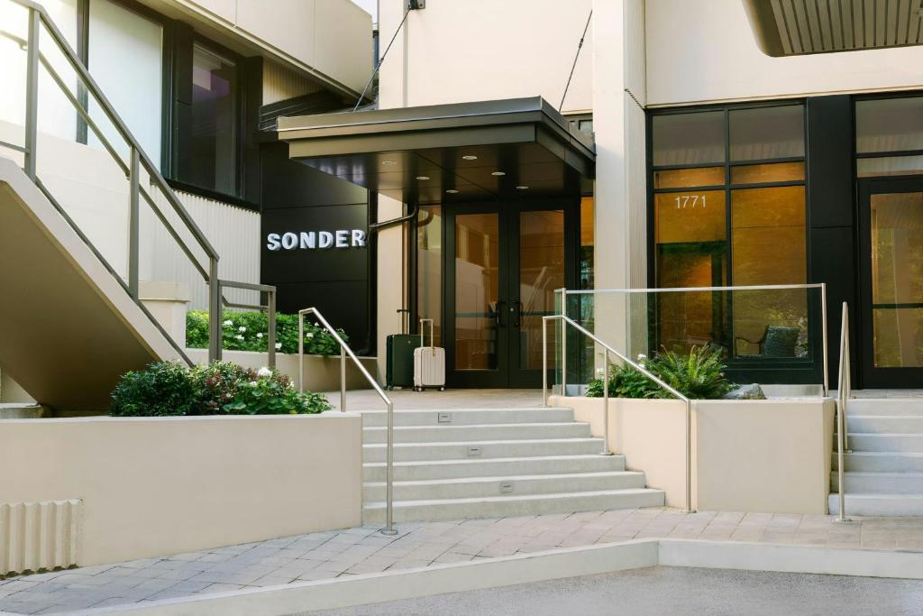 Sonder by Marriott Bonvoy Revival Apartments English Bay - Resim 3