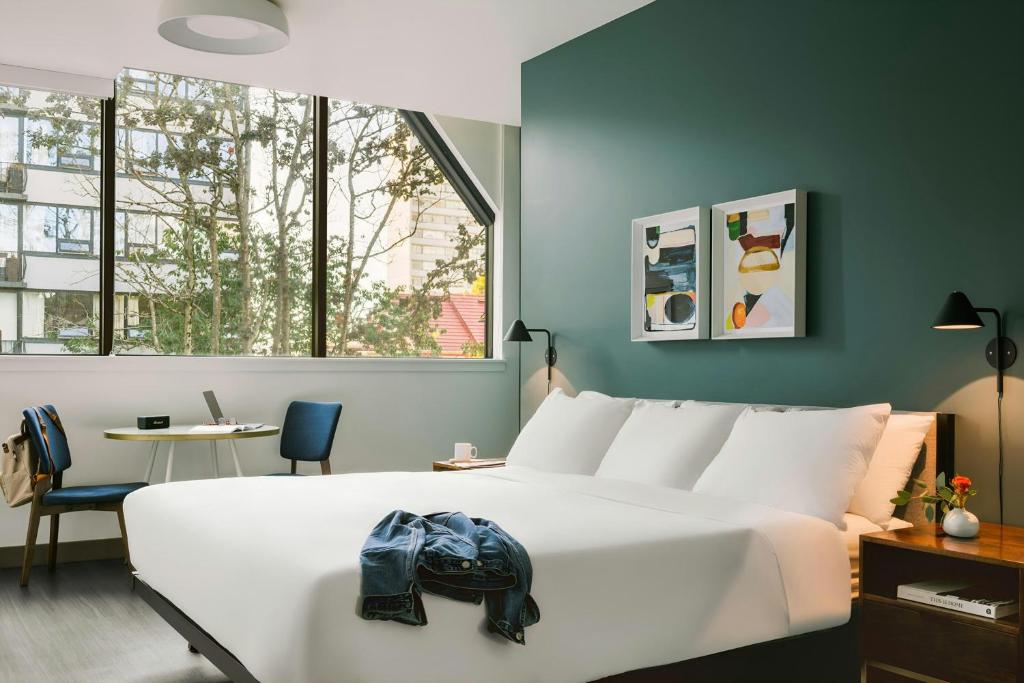 Sonder by Marriott Bonvoy Revival Apartments English Bay - Resim 17