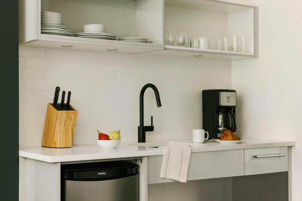 Sonder by Marriott Bonvoy Revival Apartments English Bay - Resim 24