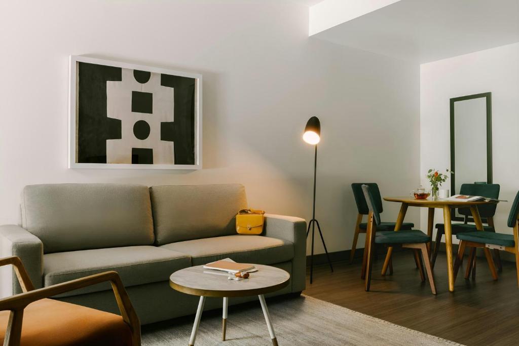 Sonder by Marriott Bonvoy Revival Apartments English Bay - Resim 8