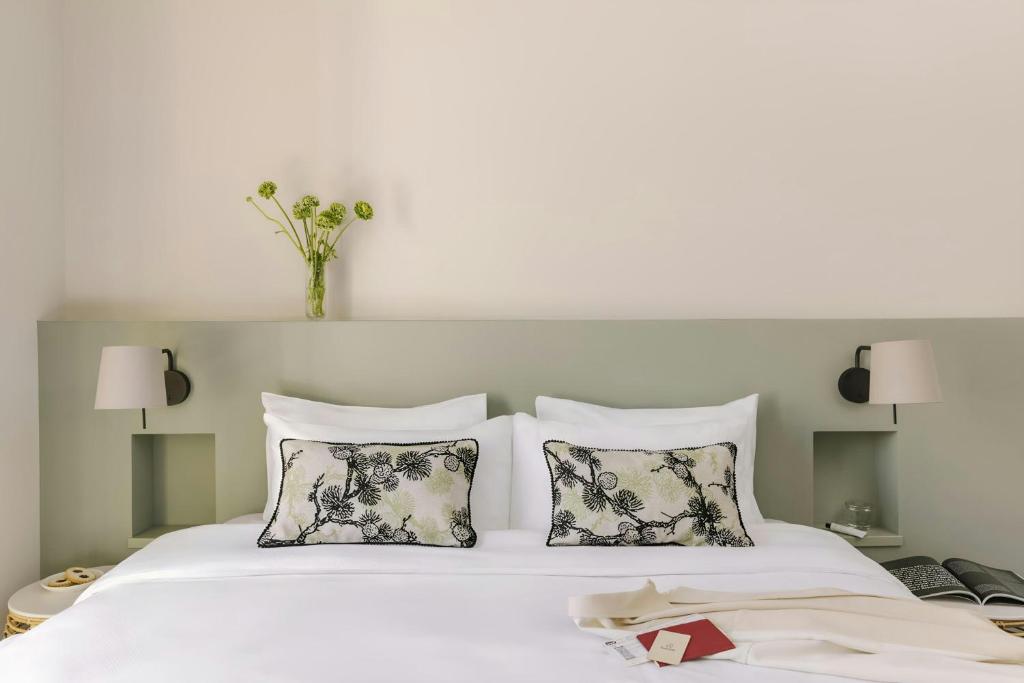 Postel nebo postele na pokoji v ubytování Yelo Mozart Hotel Les Musiciens, Sonder by Marriott Bonvoy