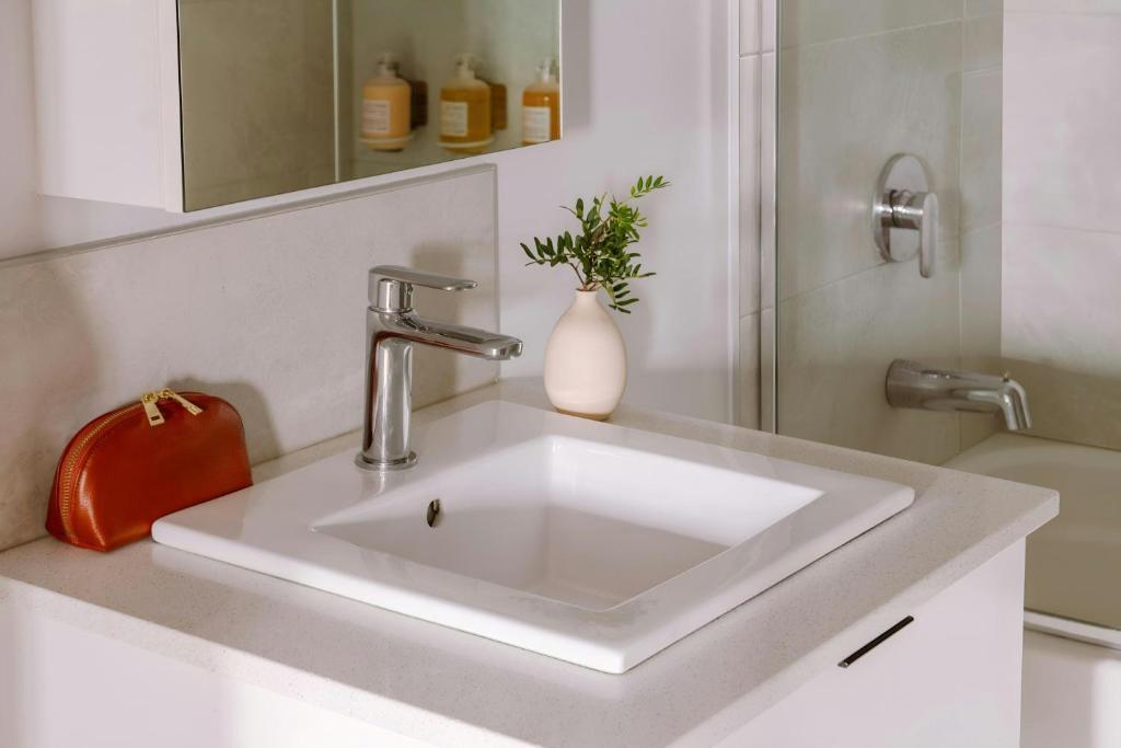 Sonder by Marriott Bonvoy Le Victoria Apartments Old Montreal - Resim 33