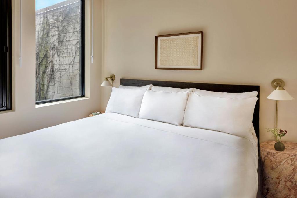 Sonder by Marriott Bonvoy The Nealon - Resim 21