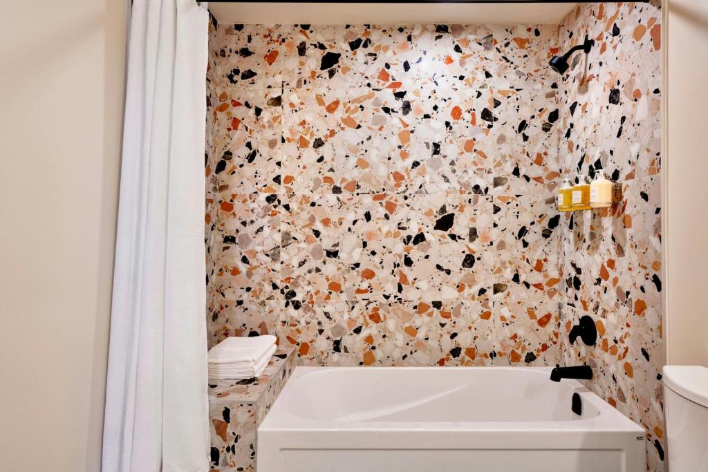 Sonder by Marriott Bonvoy The Nealon - Resim 40